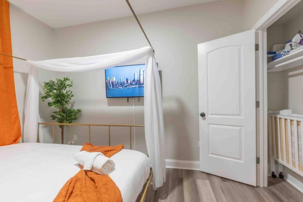 Pumpkin Premise By Airport, 5 Beds, Sleeps 8, Book 7 Days, Get 20 Percent Off Apartment Newark Luaran gambar
