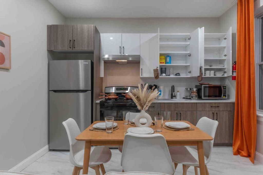 Pumpkin Premise By Airport, 5 Beds, Sleeps 8, Book 7 Days, Get 20 Percent Off Apartment Newark Luaran gambar